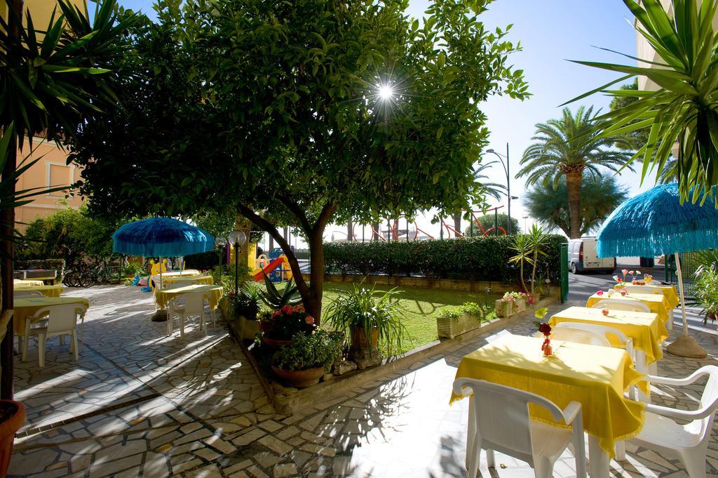 Hotel Lido Pietra Ligure Zewnętrze zdjęcie